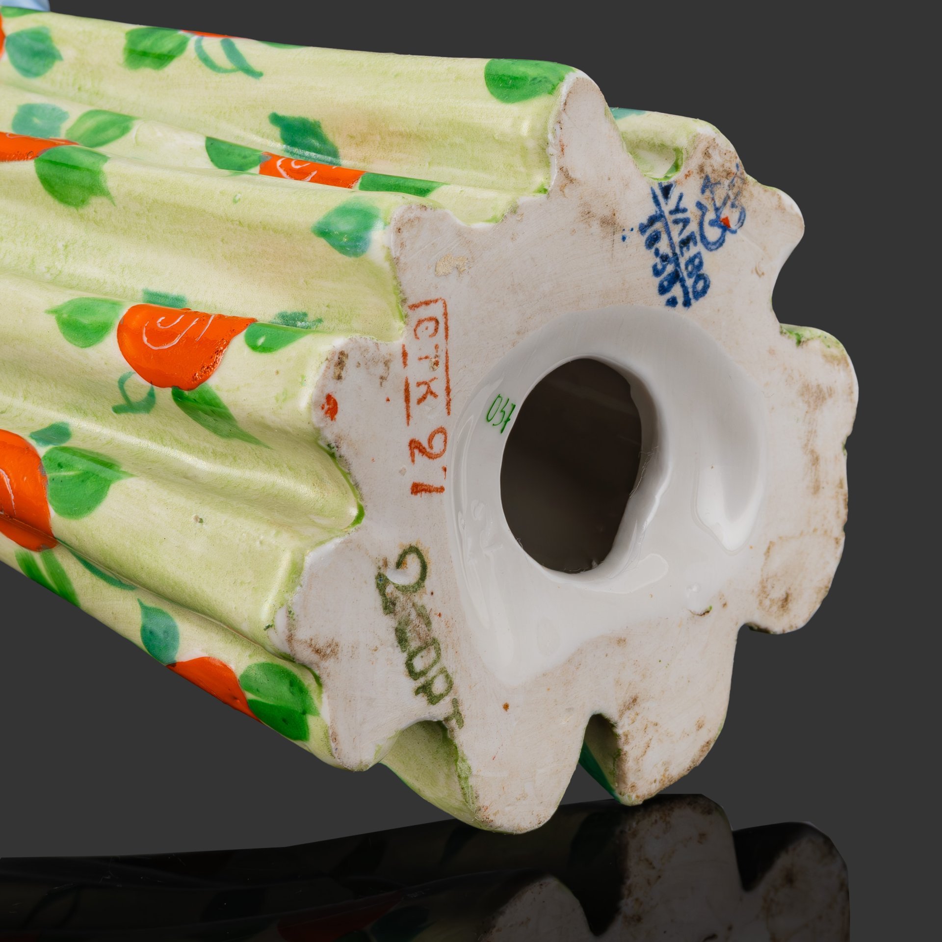 Статуэтка "Плясунья Даша", скульптор А.Д. Бржезицкая, фарфор, роспись, золочение, люстр, Дулевский фарфоровый завод (Дулёво), СССР, 1958 г.