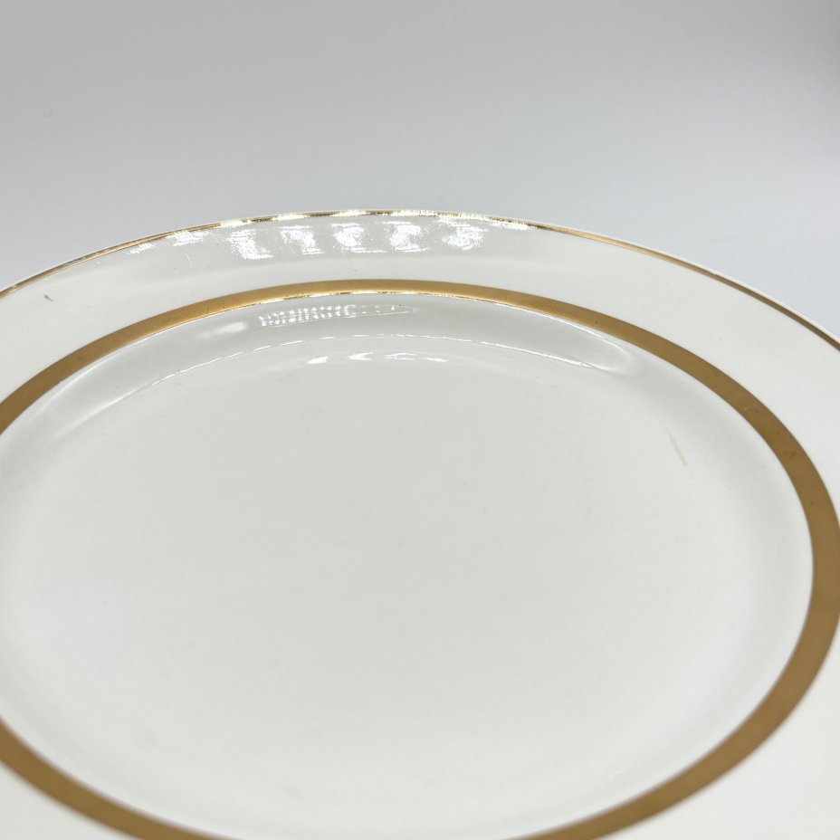 Набор тарелок на 6 персон, украшенных по борту золотым кантом, фаянс, золочение, Конаковский фаянсовый завод им. М.И. Калинина (ЗиК Конаково), СССР, 1974-1991 гг.