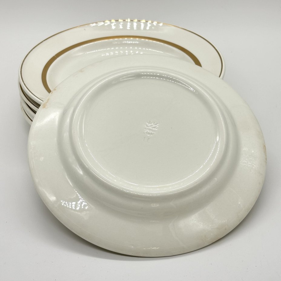 Набор тарелок на 6 персон, украшенных по борту золотым кантом, фаянс, золочение, Конаковский фаянсовый завод им. М.И. Калинина (ЗиК Конаково), СССР, 1974-1991 гг.
