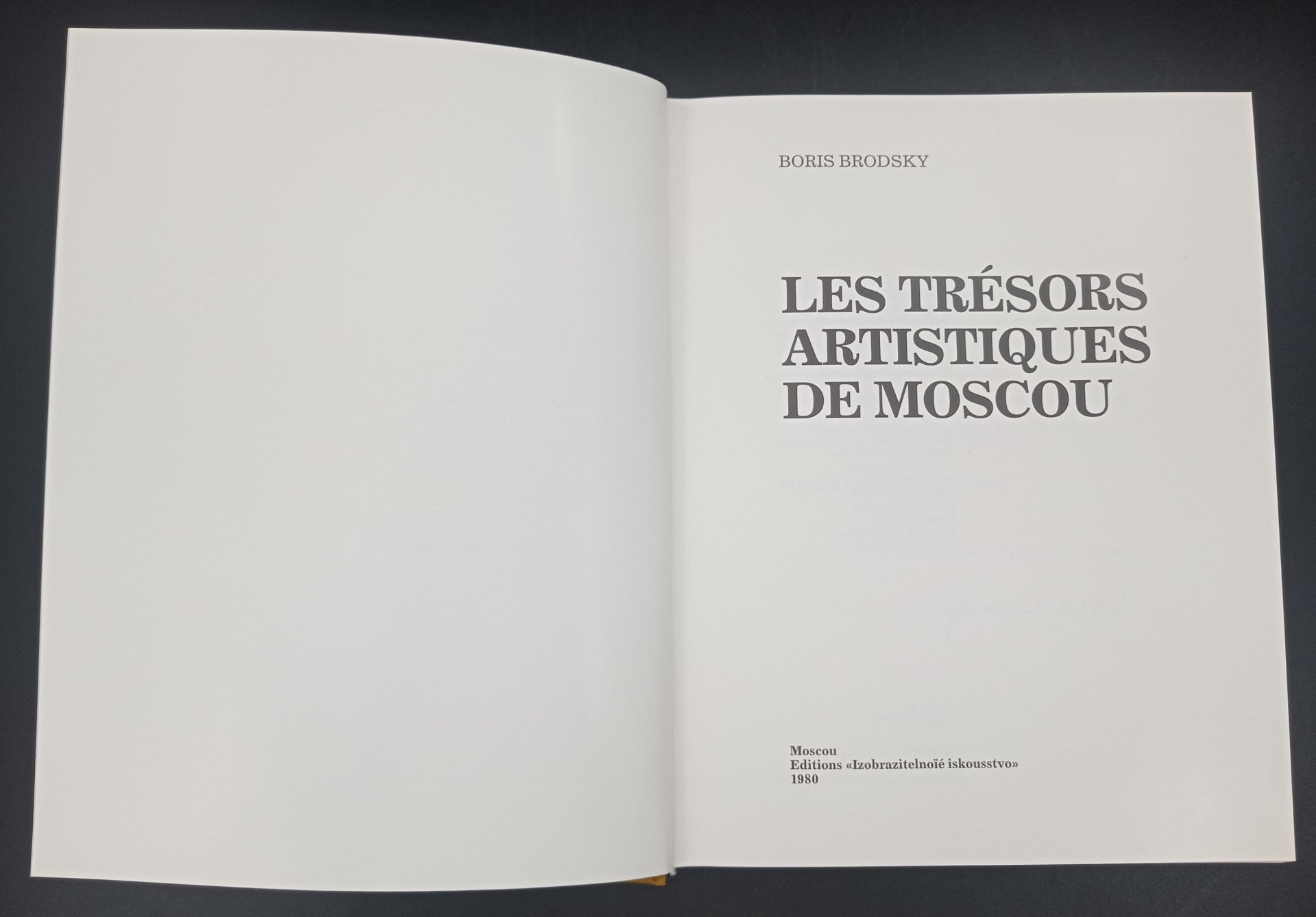 Книга Б. Бродского "Les trésors artistiques de Moscou" ("Художественные сокровища Москвы"), Издательство «Изобразительное искусство»