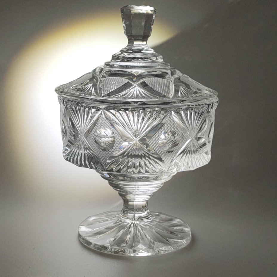 Ваза для десертов (конфетница, сахарница) с геометрическим декором, хрусталь, резьба, Россия, 1990-2015 гг.