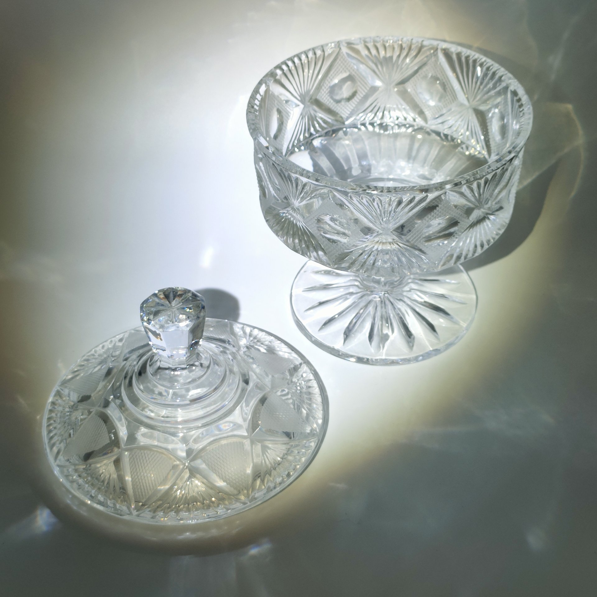 Ваза для десертов (конфетница, сахарница) с геометрическим декором, хрусталь, резьба, Россия, 1990-2015 гг.