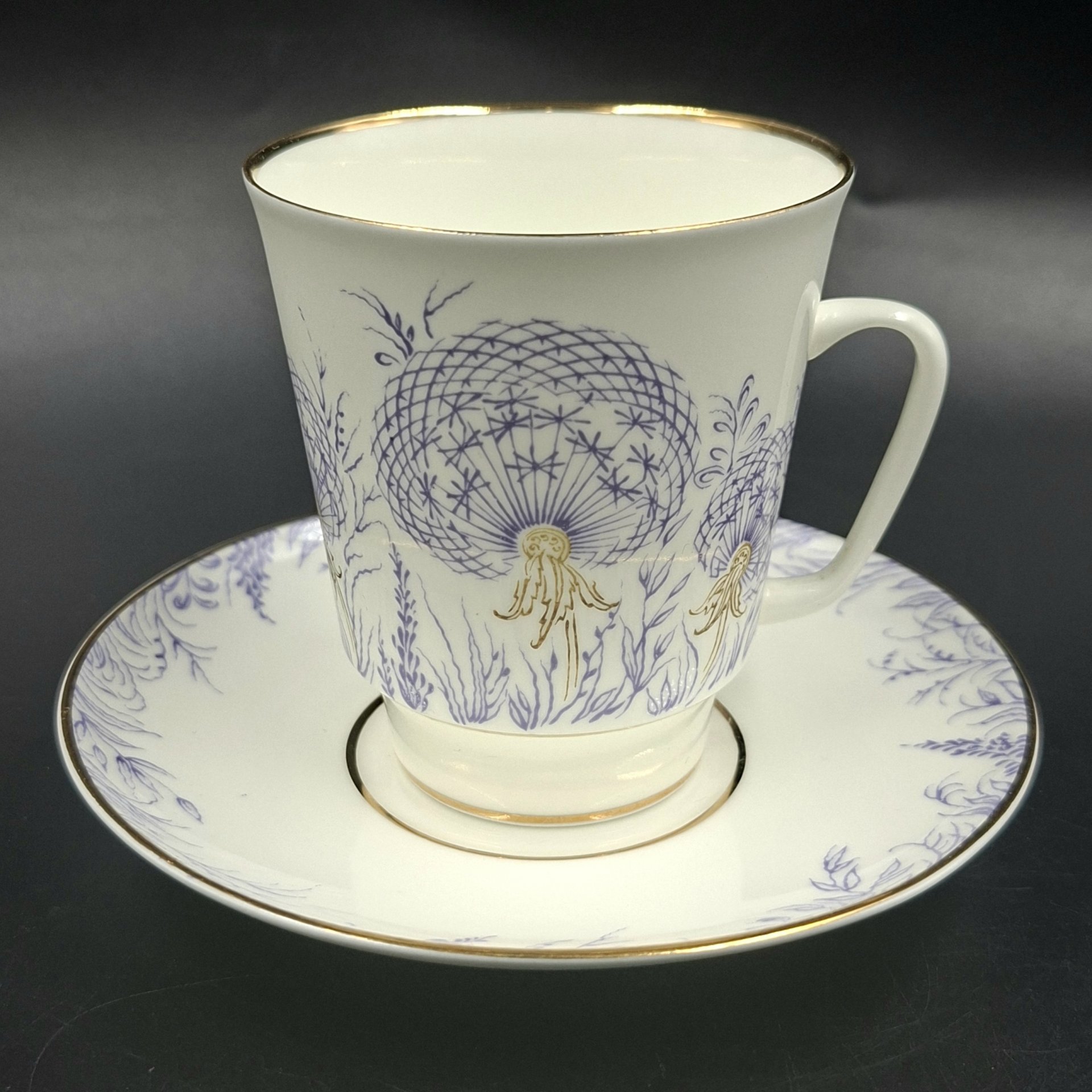 Пара кофейная "Одуванчик", автор формы "Майская" Э.М. Криммер, фарфор, деколь, золочение, Ленинградский фарфоровый завод (ЛФЗ), СССР, 1970-1992 гг.