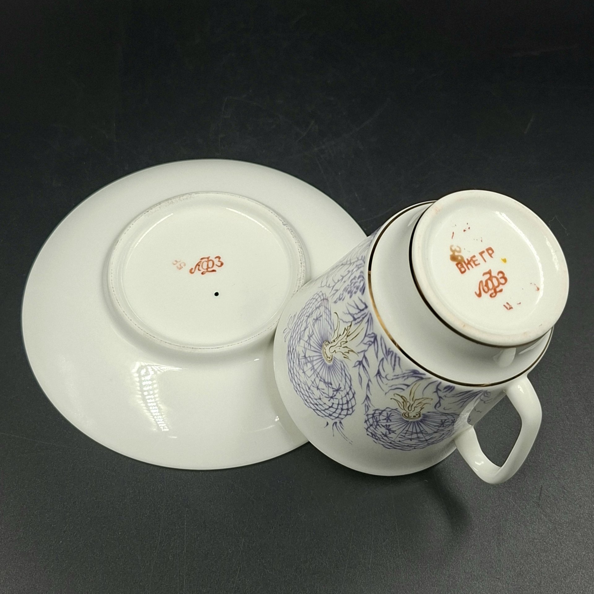 Пара кофейная "Одуванчик", автор формы "Майская" Э.М. Криммер, фарфор, деколь, золочение, Ленинградский фарфоровый завод (ЛФЗ), СССР, 1970-1992 гг.