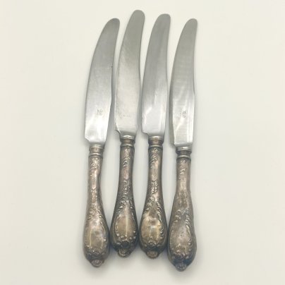 Набор из 4-х столовых ножей с растительным декором (в подборе), мНЦ (медь-никель-цинк), нержавеющая сталь, Вольнянский завод столовых приборов им. Шевченко (ЗiШ, ЗиШ), СССР, 1960-1990 гг.