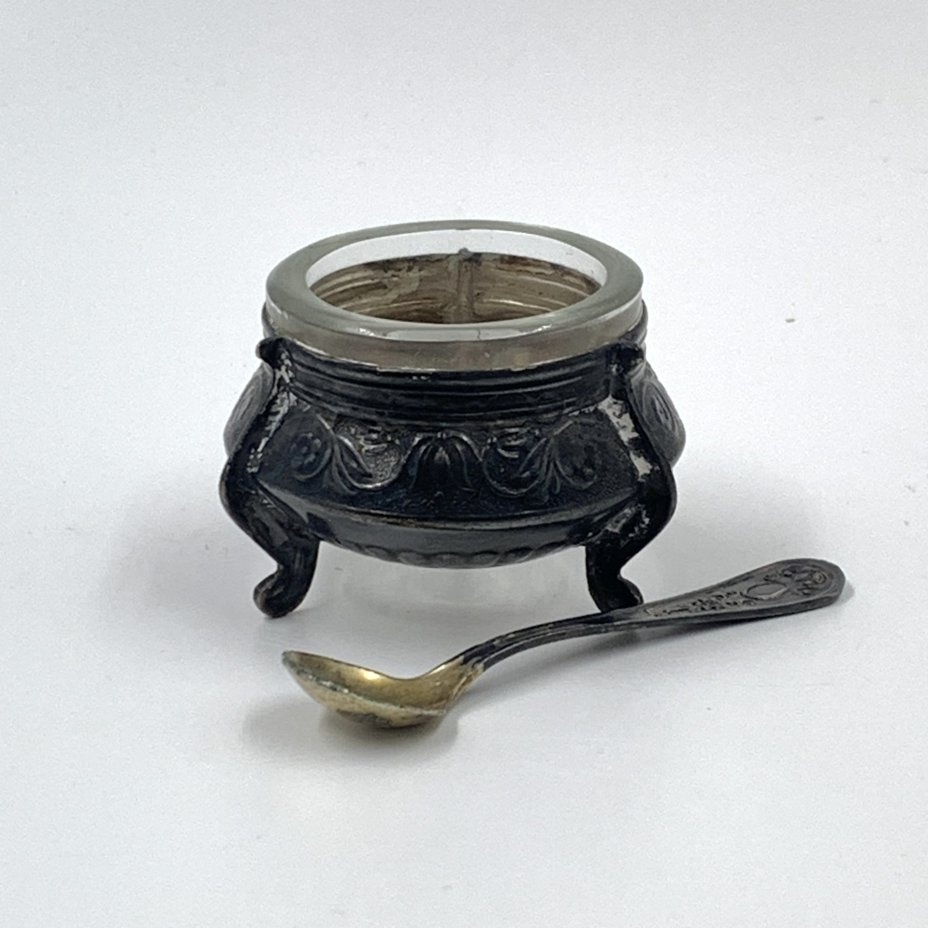 Солонка с миниатюрной ложкой