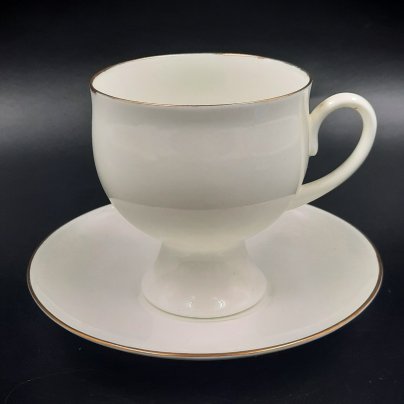 Пара чайная "Золотая лента", форма "Классическая-2", автор формы Славина Н.П., фарфор, золочение, Императорский фарфоровый завод (ИФЗ), Российская Федерация, 1992-2001 гг.