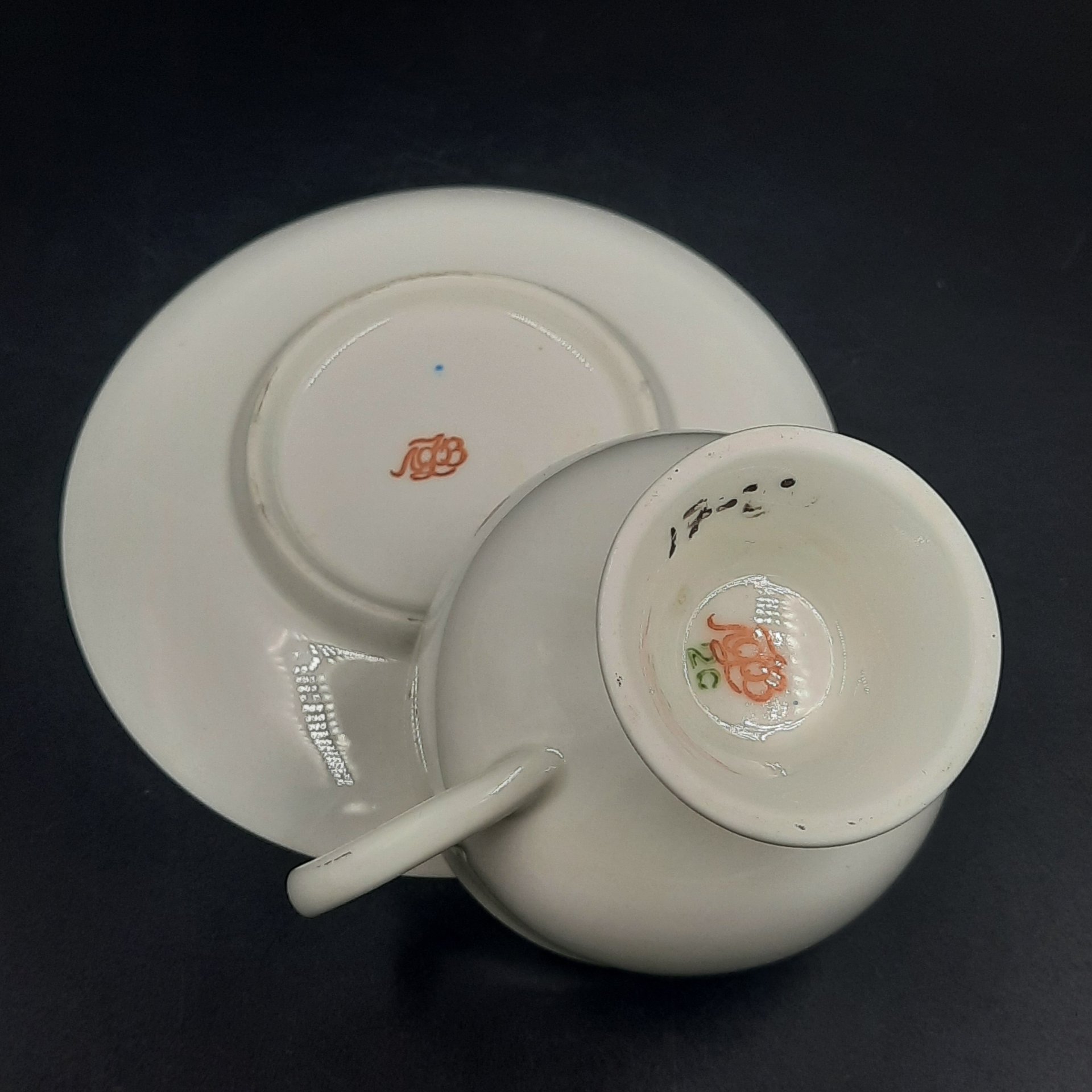 Пара чайная "Золотая лента", форма "Классическая-2", автор формы Славина Н.П., фарфор, золочение, Императорский фарфоровый завод (ИФЗ), Российская Федерация, 1992-2001 гг.