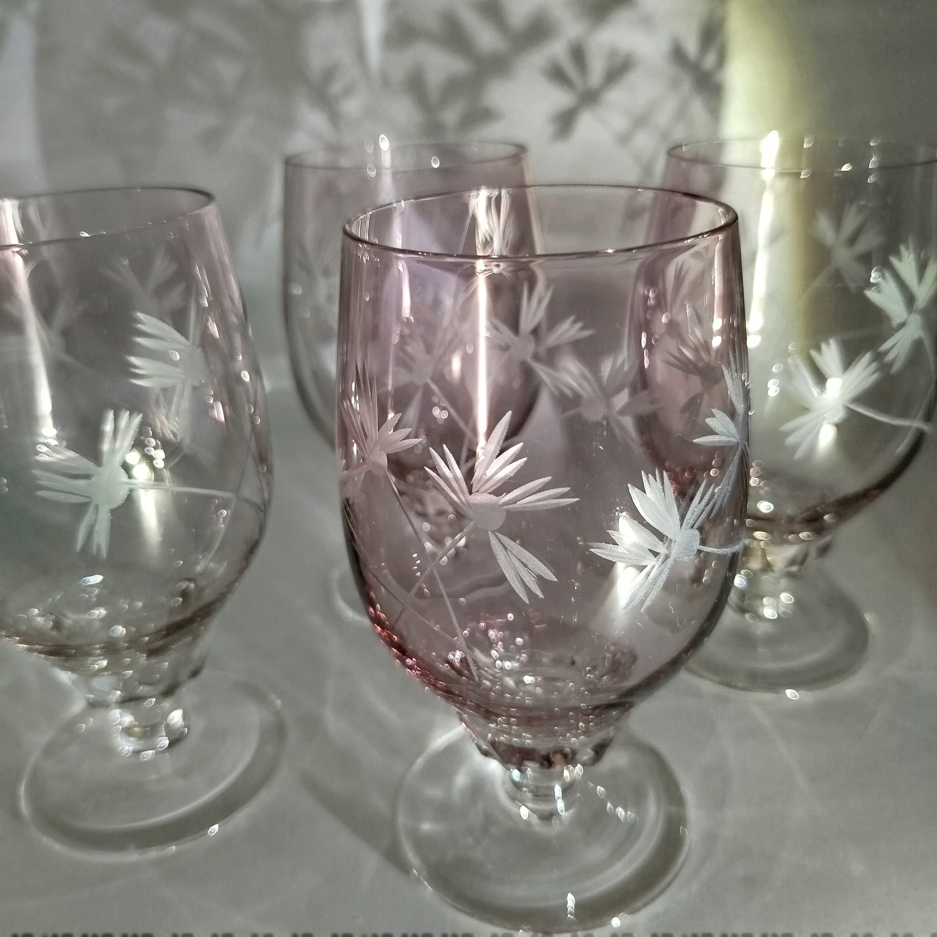 Набор из четырех бокалов розоватого оттенка с растительным декором (для крепких напитков), стекло, алмазная грань, СССР, 1970-1990 гг.