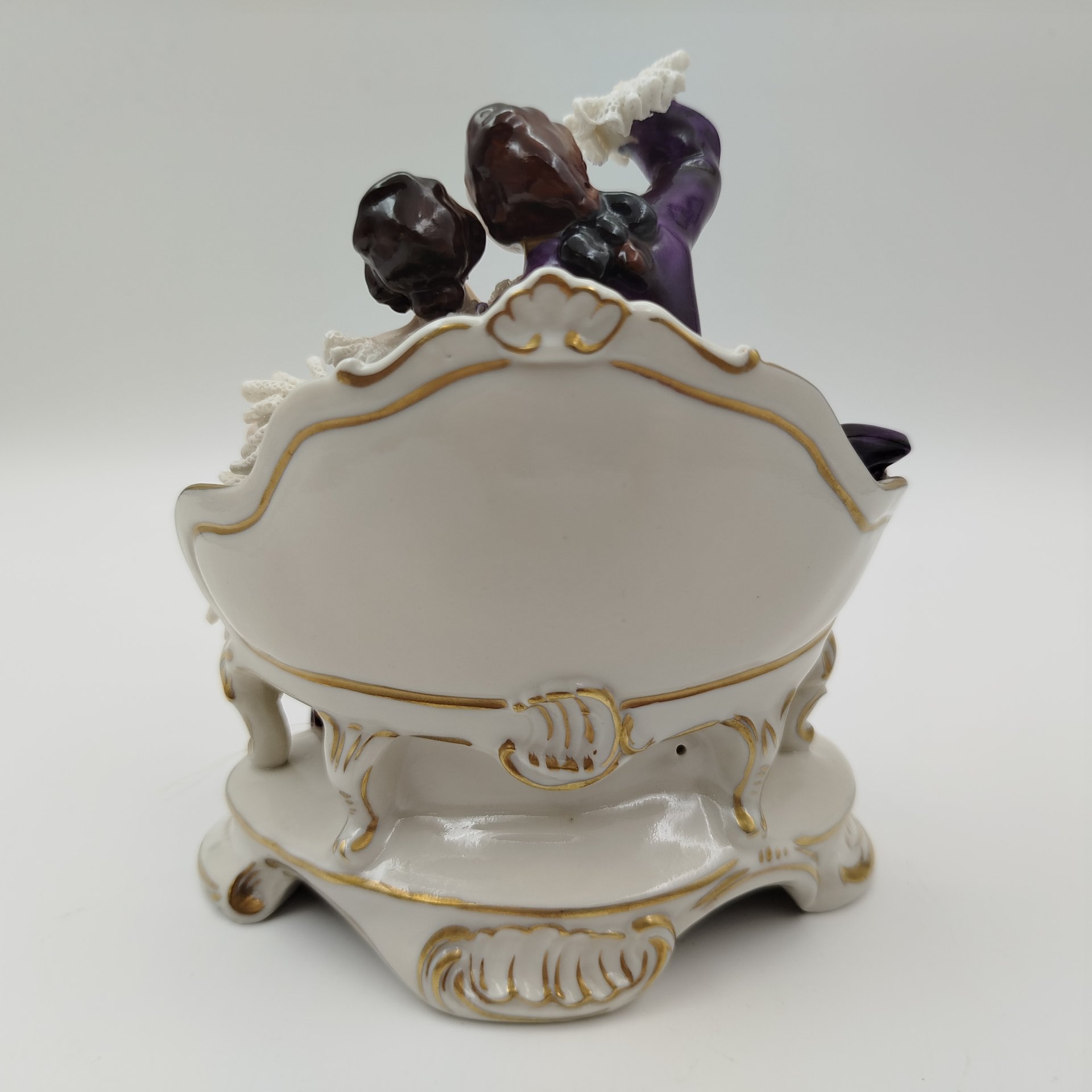 Статуэтка "Дама с кавалером" ("Галантная сцена"), фарфор, кружевной фарфор, роспись, золочение, Aelteste Volkstedt, Германия, 1970-1990 гг.