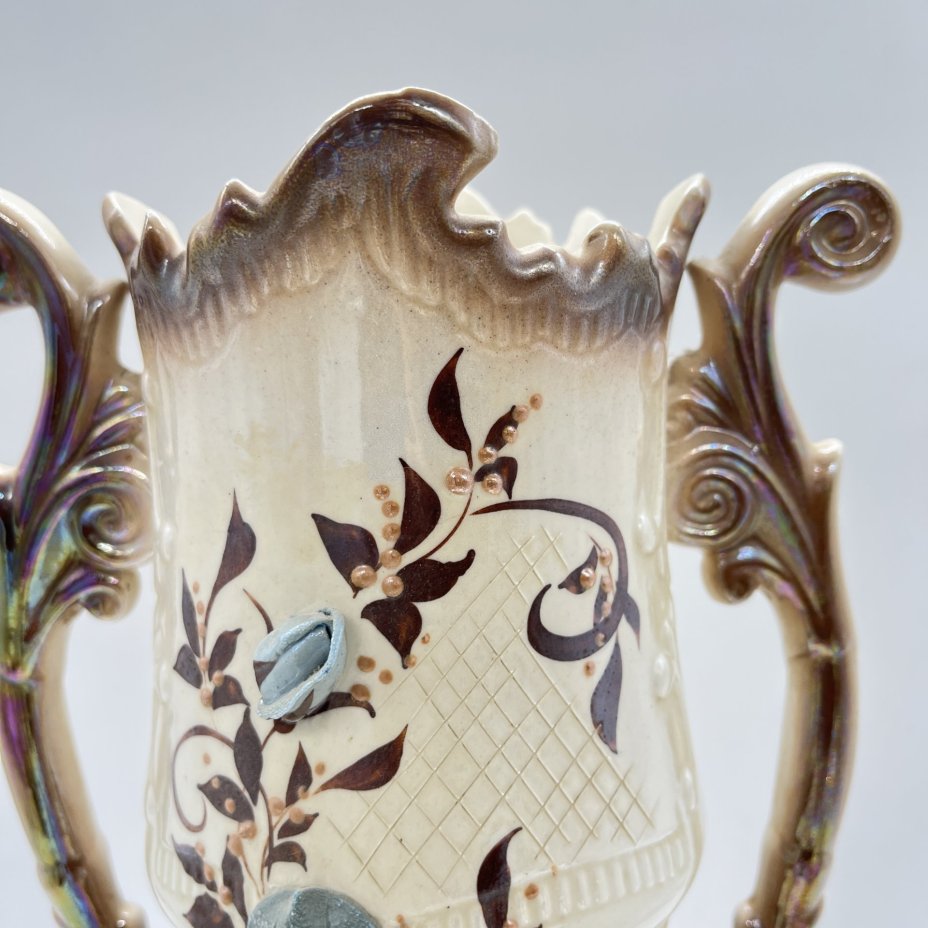 Ваза большая с лепным цветочным декором