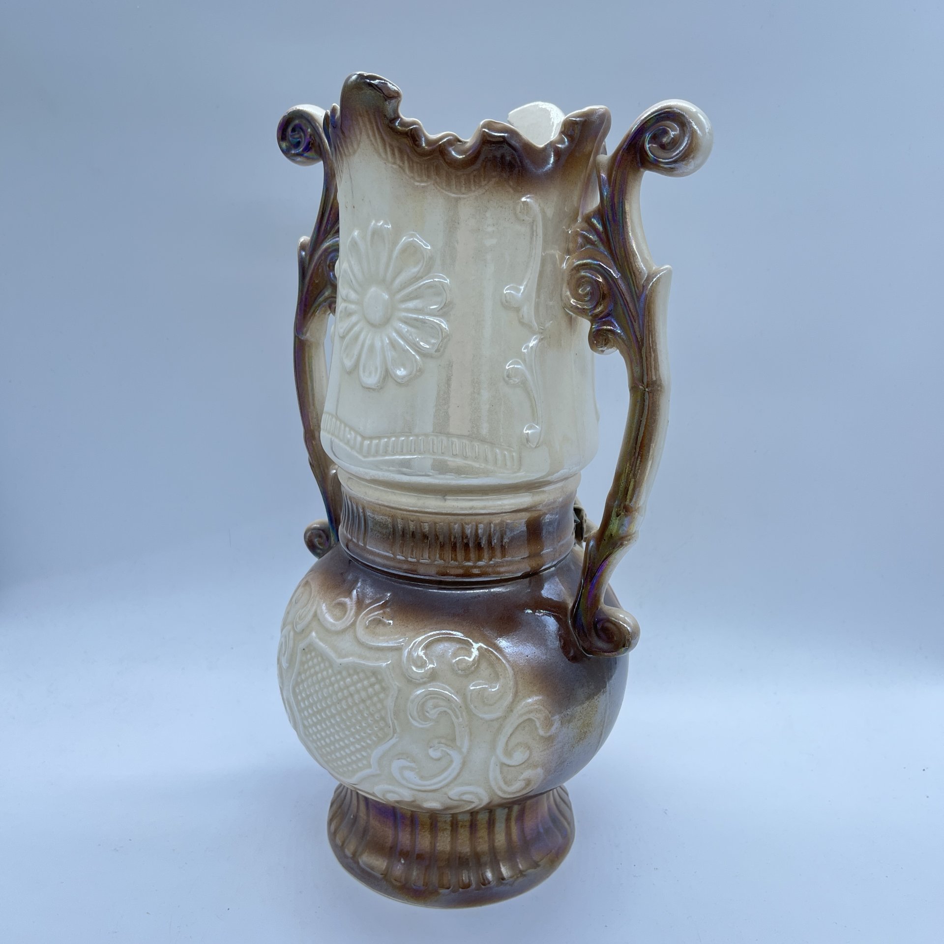 Ваза большая с лепным цветочным декором, керамика, роспись, Кисловодский художественный промкомбинат (КХПК), Россия, 1980-2000 гг.