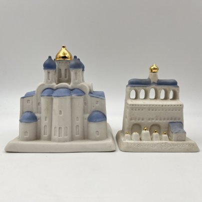 Набор из двух статуэток в виде Софийского собора и звонницы в Великом Новгороде