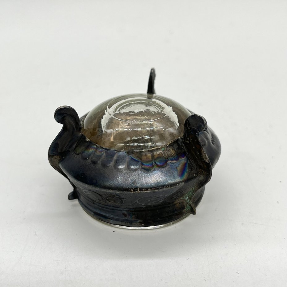 Солонка на ножках с растительным декором, мНЦ (медь-никель-цинк), стекло, Мстерский завод художественных изделий «Ювелир», Мстерский завод художественных изделий «Ювелир»