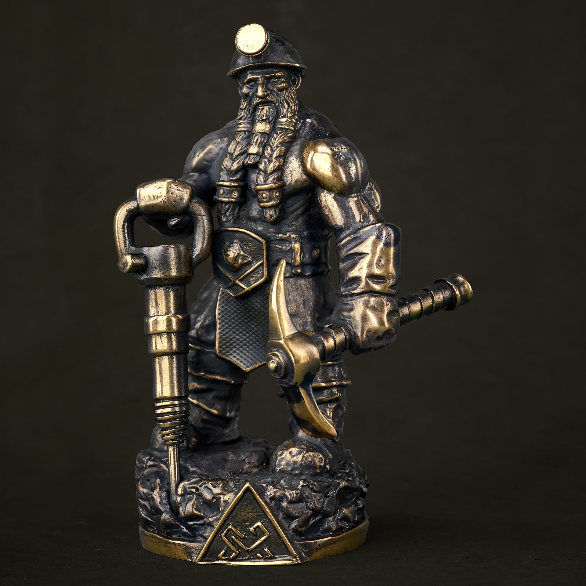 Статуэтка "Zlatogor" ("Золотоискатель")  в брендированной упаковке и с сертификатом подлинности