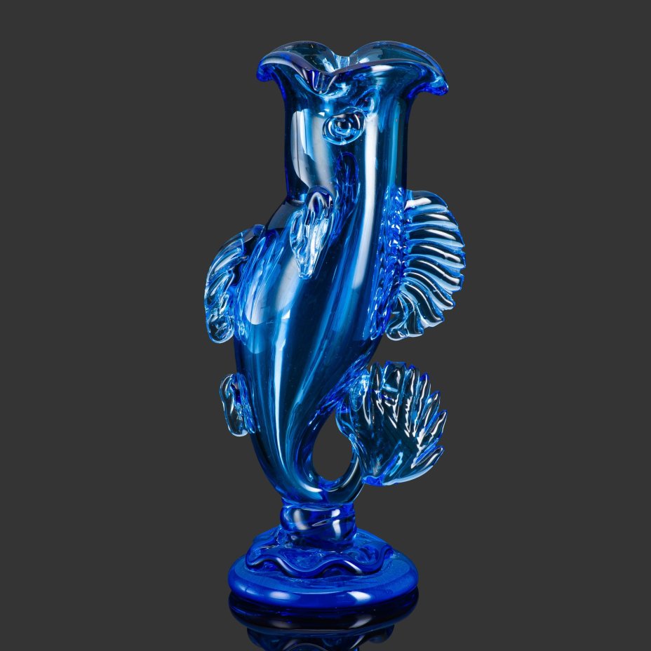 Ваза синего оттенка "Рыбка", Камышинский стеклотарный завод, стекло, гутная техника, СССР, 1970-1980 гг.