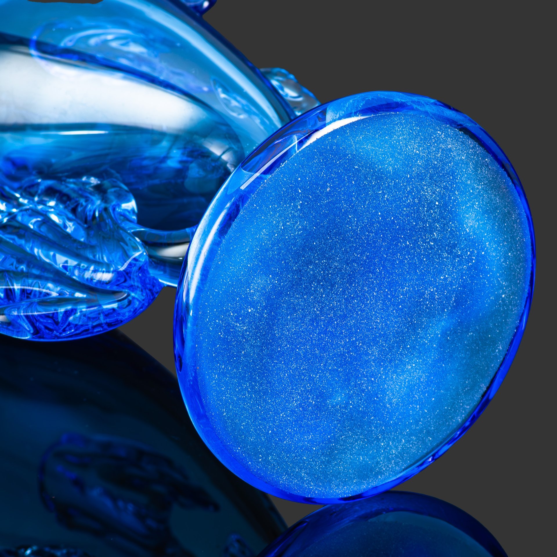 Ваза синего оттенка "Рыбка", Камышинский стеклотарный завод, стекло, гутная техника, СССР, 1970-1980 гг.