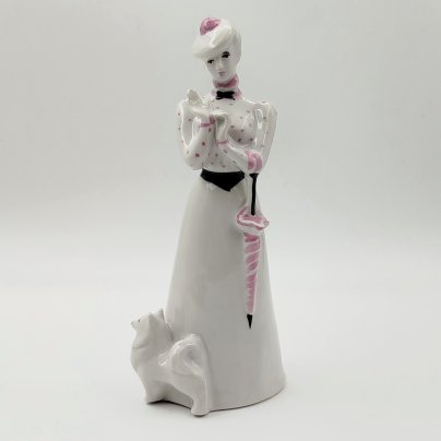 Статуэтка «Дама с собачкой», скульптор А.Д. Бржезицкая, фарфор, роспись, Дулевский фарфоровый завод (Дулёво), Российская Федерация, 1991 г.
