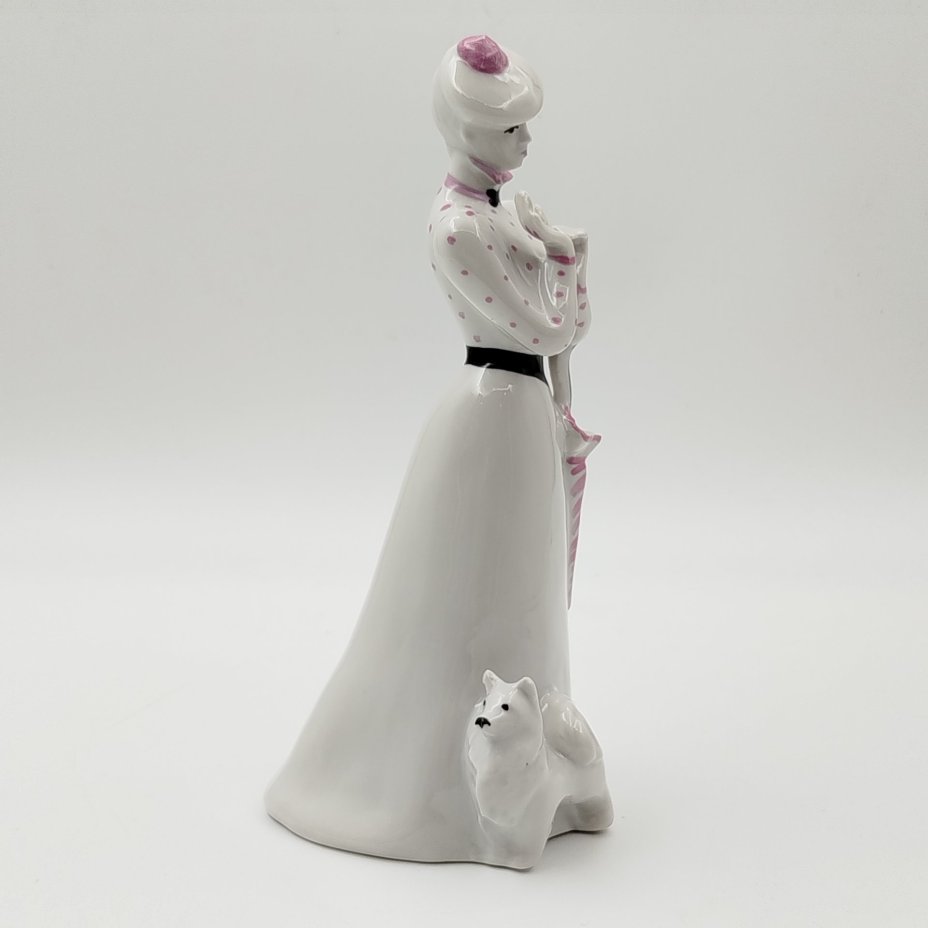 Статуэтка «Дама с собачкой», скульптор А.Д. Бржезицкая