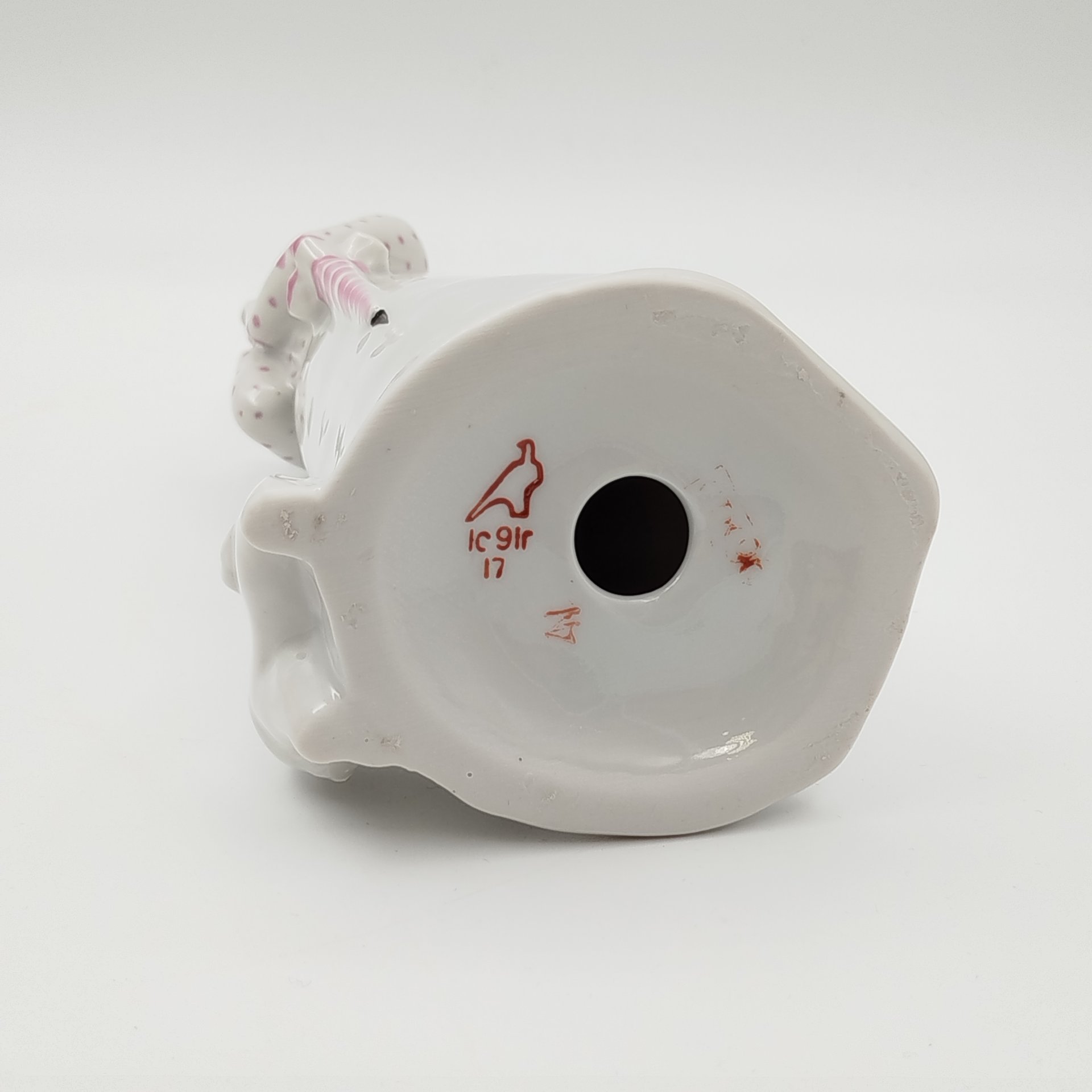 Статуэтка «Дама с собачкой», скульптор А.Д. Бржезицкая, фарфор, роспись, Дулевский фарфоровый завод (Дулёво), Российская Федерация, 1991 г.