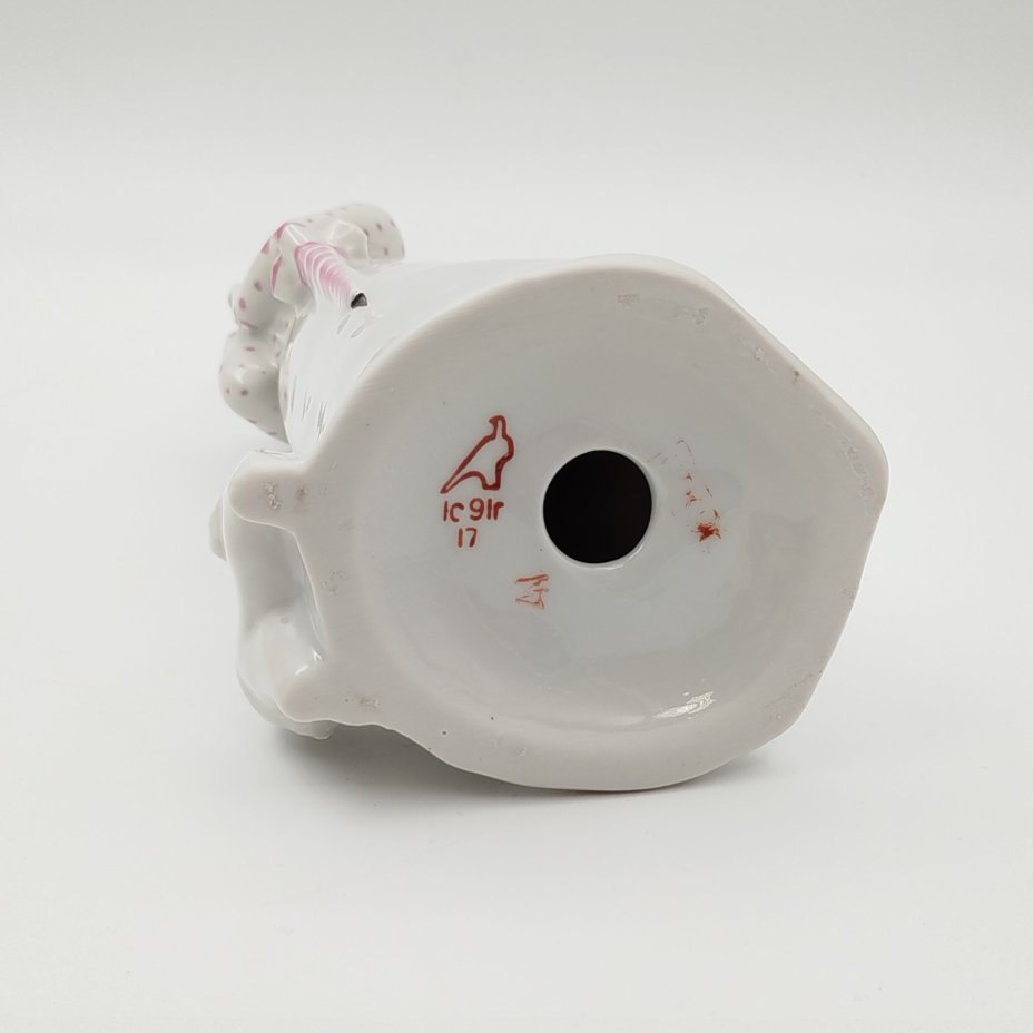 Статуэтка «Дама с собачкой», скульптор А.Д. Бржезицкая