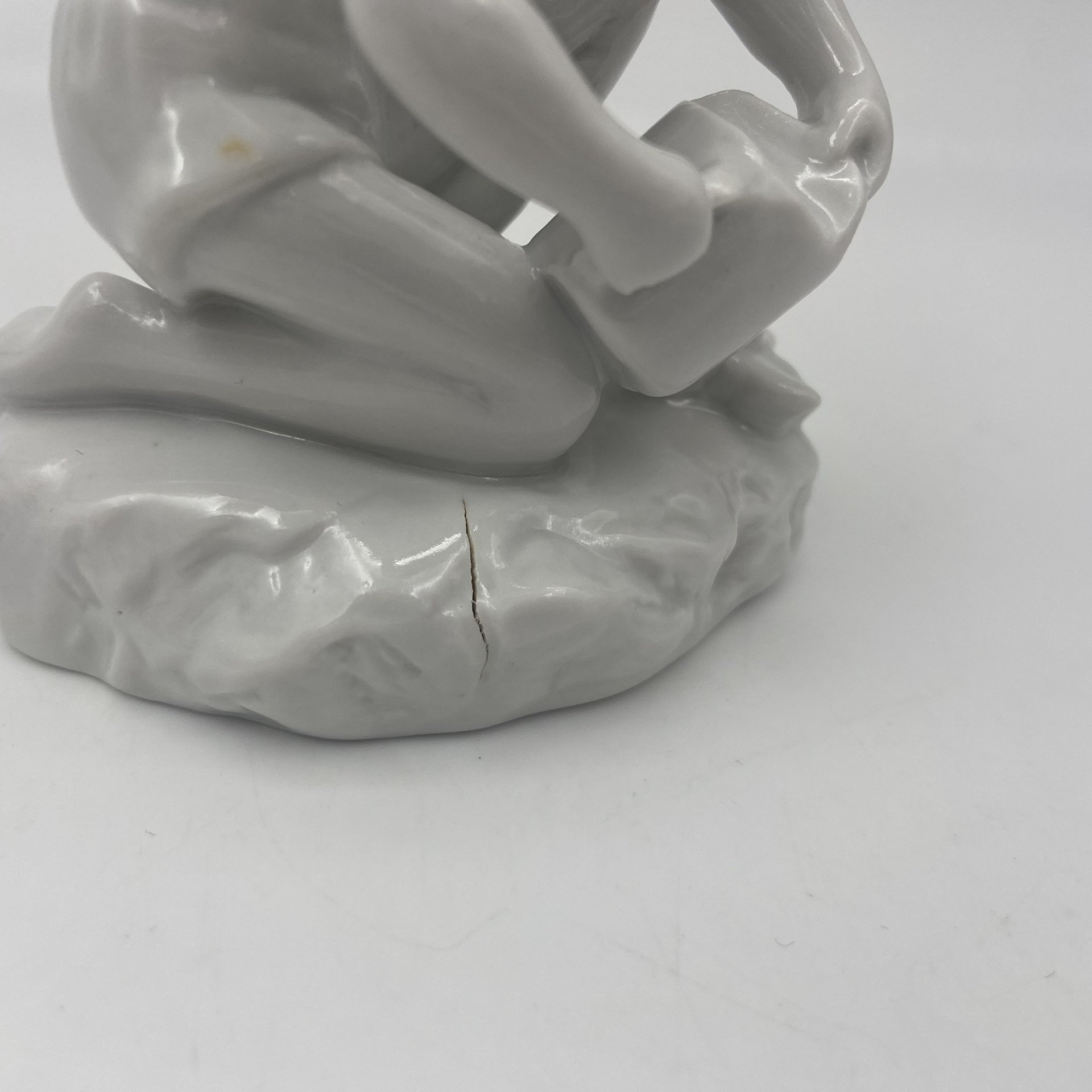 Статуэтка "Юный садовод" ("Мальчик с лейкой"), скульптор Г.С. Столбова, фарфор, Ленинградский фарфоровый завод (ЛФЗ), СССР, 1960-1970 гг.