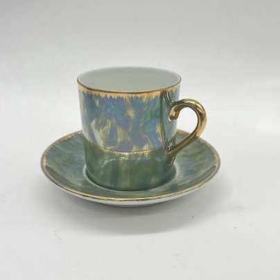 Кофейная пара в зеленом оттенке