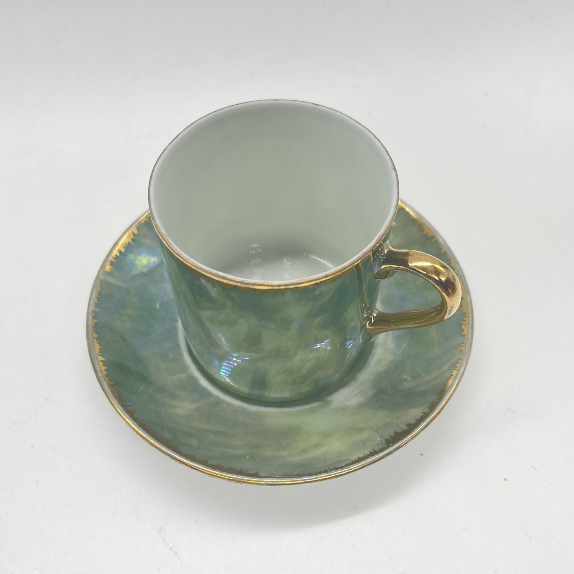 Кофейная пара в зеленом оттенке