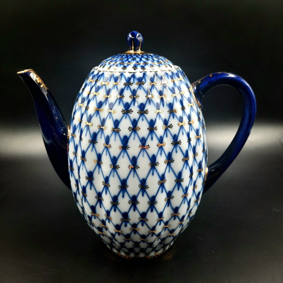 Кофейник "Кобальтовая сетка", форма "Тюльпан", в оригинальной коробке, фарфор, деколь, золочение, картон, Императорский фарфоровый завод (ИФЗ), Российская Федерация, 2006-2020 гг.