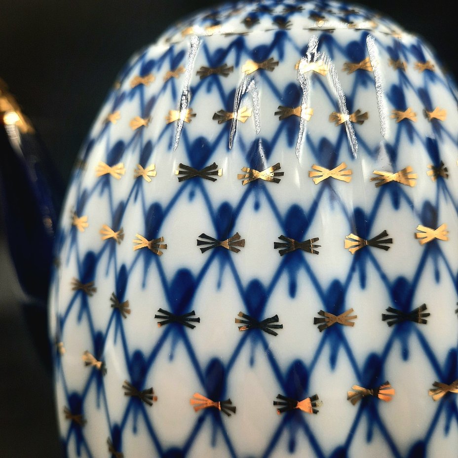 Кофейник "Кобальтовая сетка", форма "Тюльпан", в оригинальной коробке, фарфор, деколь, золочение, картон, Императорский фарфоровый завод (ИФЗ), Российская Федерация, 2006-2020 гг.