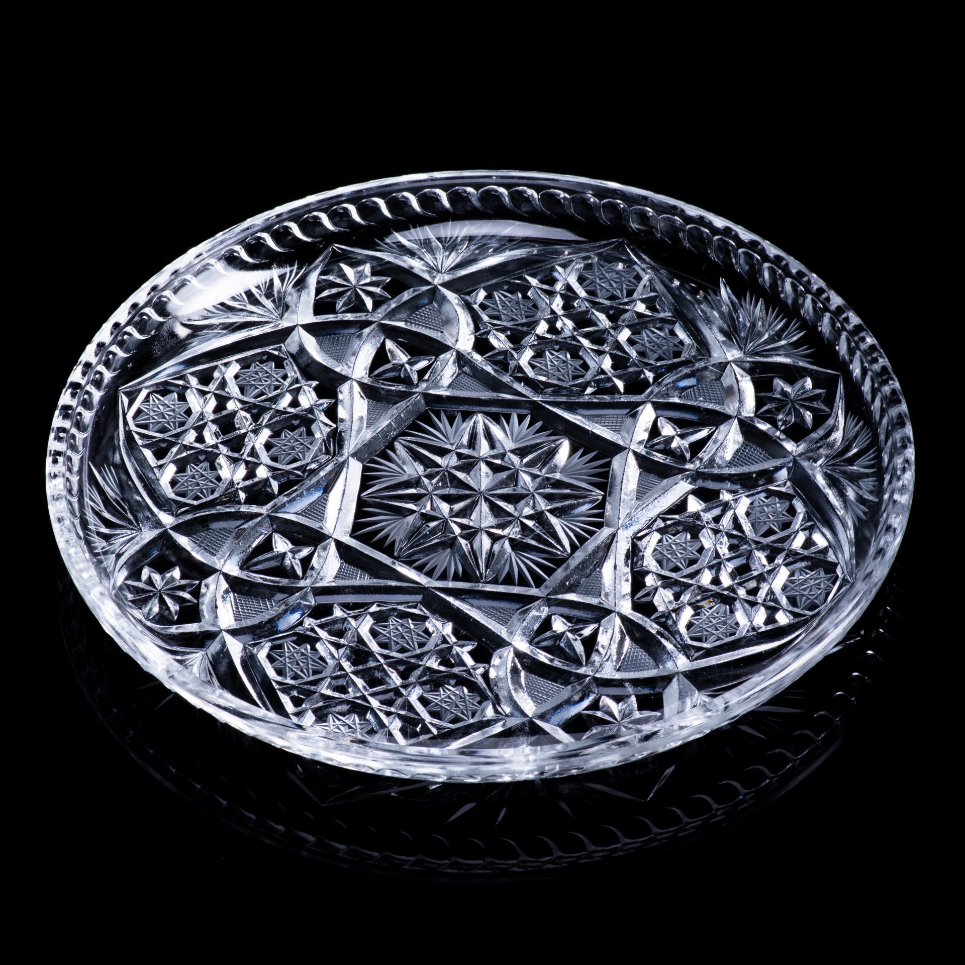 Блюдо с рельефным декором, стекло, алмазная грань, СССР, 1970-1990 гг.