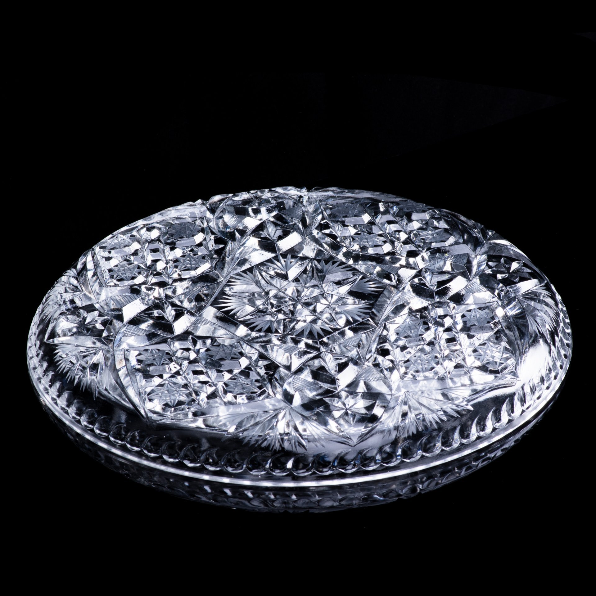 Блюдо с рельефным декором, стекло, алмазная грань, СССР, 1970-1990 гг.
