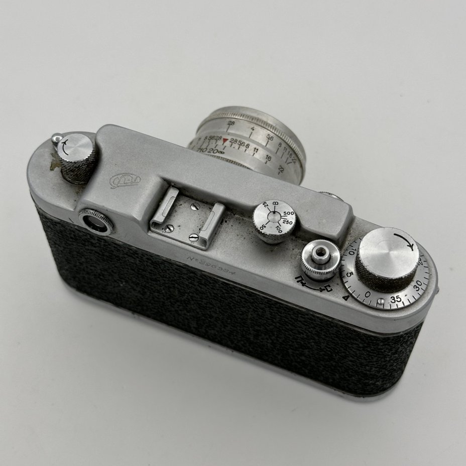 Фотоаппарат дальномерный "ФЭД-2" зеленого цвета с объективом "Индустар-26М" 1:2,8, F=5 см, в оригинальном кофре, металл, стекло, кожа, вулканит, Харьковский машиностроительный завод им. Дзержинского (ФЭД), СССР, 1955-1970 гг.