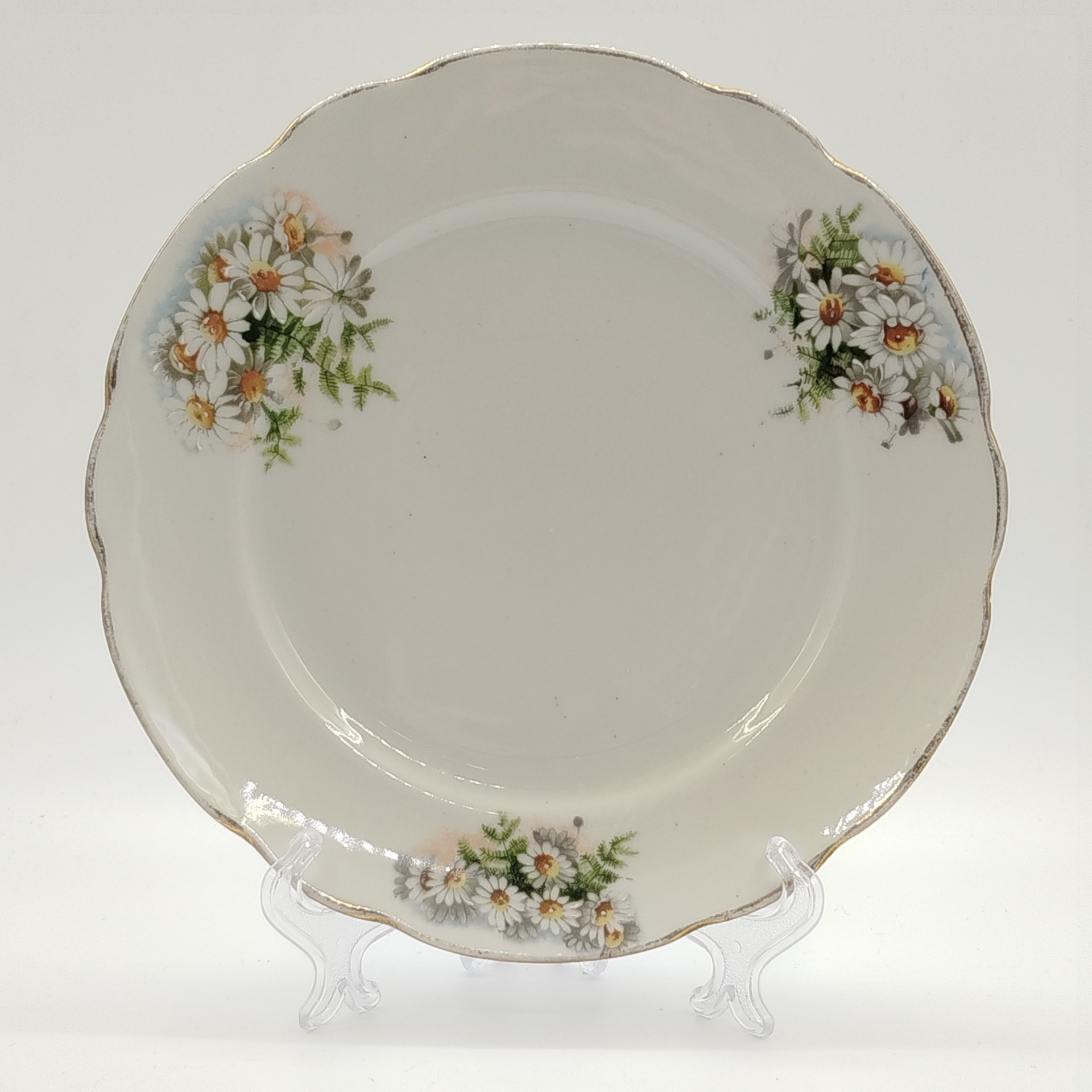 Тарелка обеденная с декором в виде ромашек, специальная экспортная марка, фарфор, деколь с подрисовкой, золочение, Дулевский фарфоровый завод (Дулёво), СССР, 1926-1935 гг.