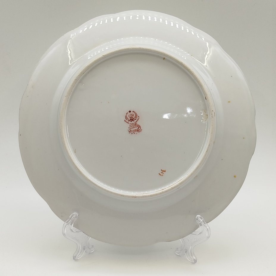 Тарелка обеденная с декором в виде ромашек, специальная экспортная марка, фарфор, деколь с подрисовкой, золочение, Дулевский фарфоровый завод (Дулёво), СССР, 1926-1935 гг.