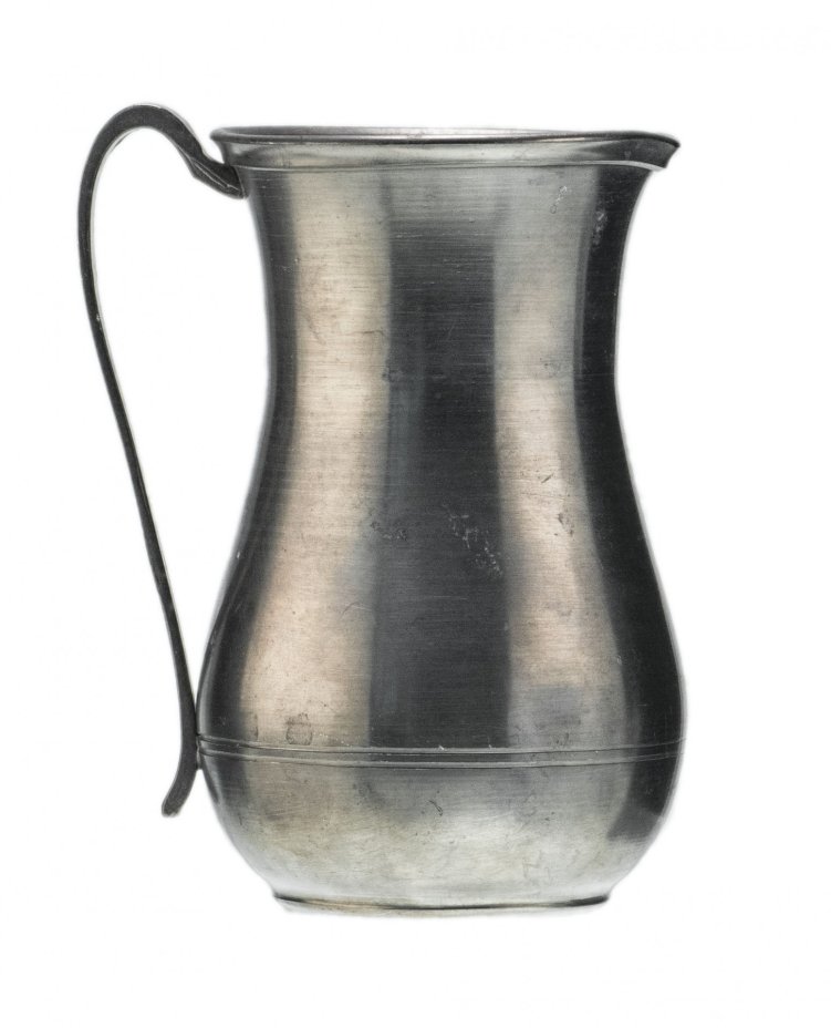 Кувшин с фигурной ручкой для напитков, олово, Германия, 1970-1990 гг.