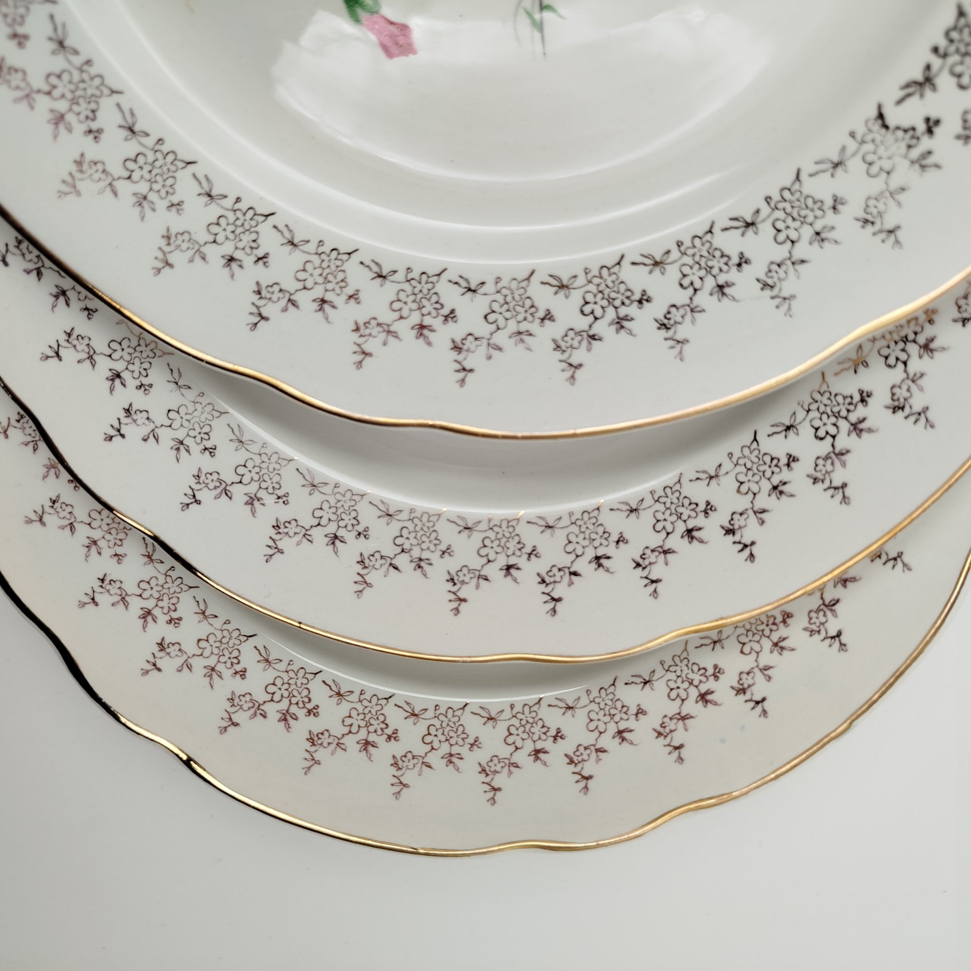 Набор тарелок на 6 персон с цветочным декором, фаянс, деколь, золочение, Sarreguemines, Франция, 1920-1950 гг.