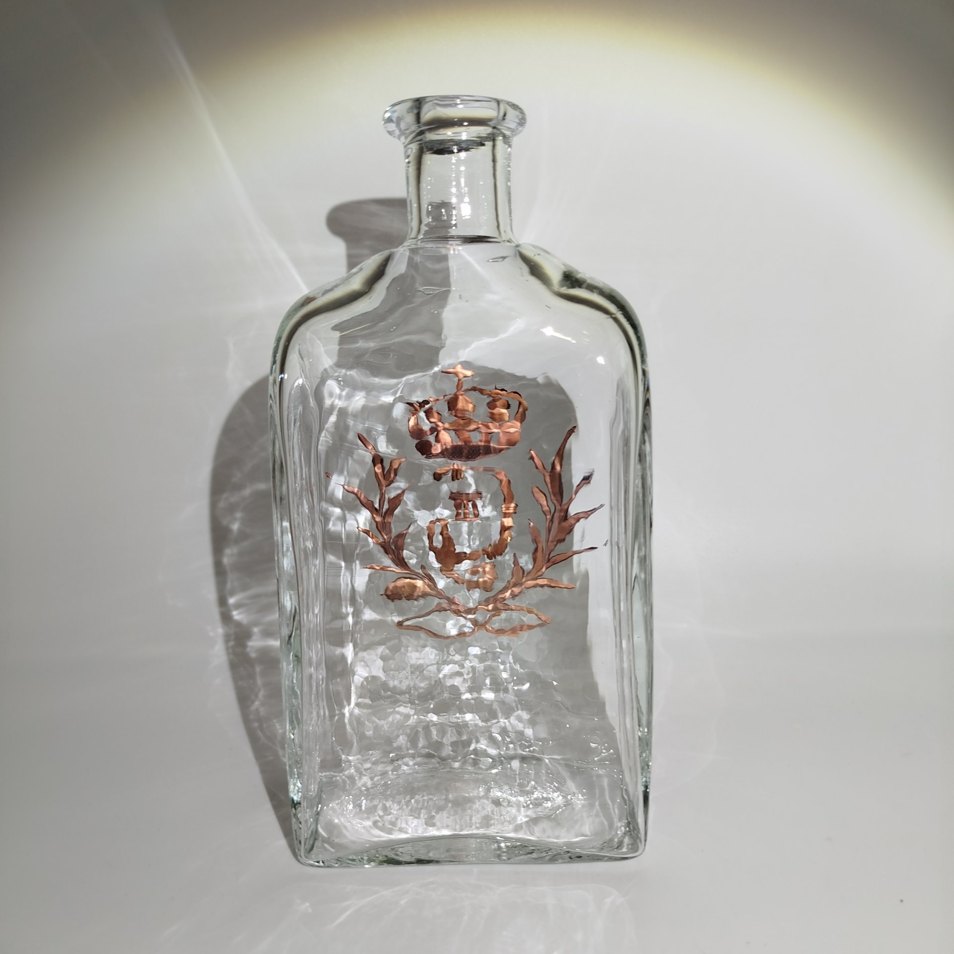 Штоф с монограммой "G III" под короной, стекло, гравировка, золочение, Европа, 1980-2000 гг.