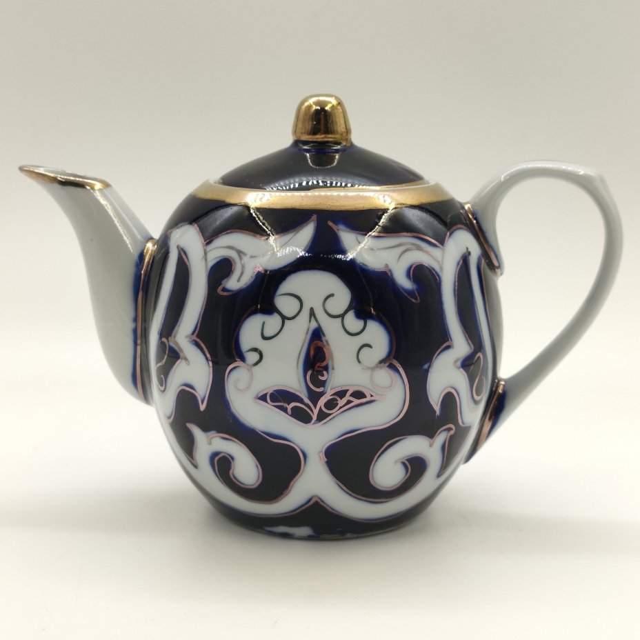 Чайник заварочный "Пахта", фарфор, крытье кобальтом, золочение, Азия, 1980-2000 гг.