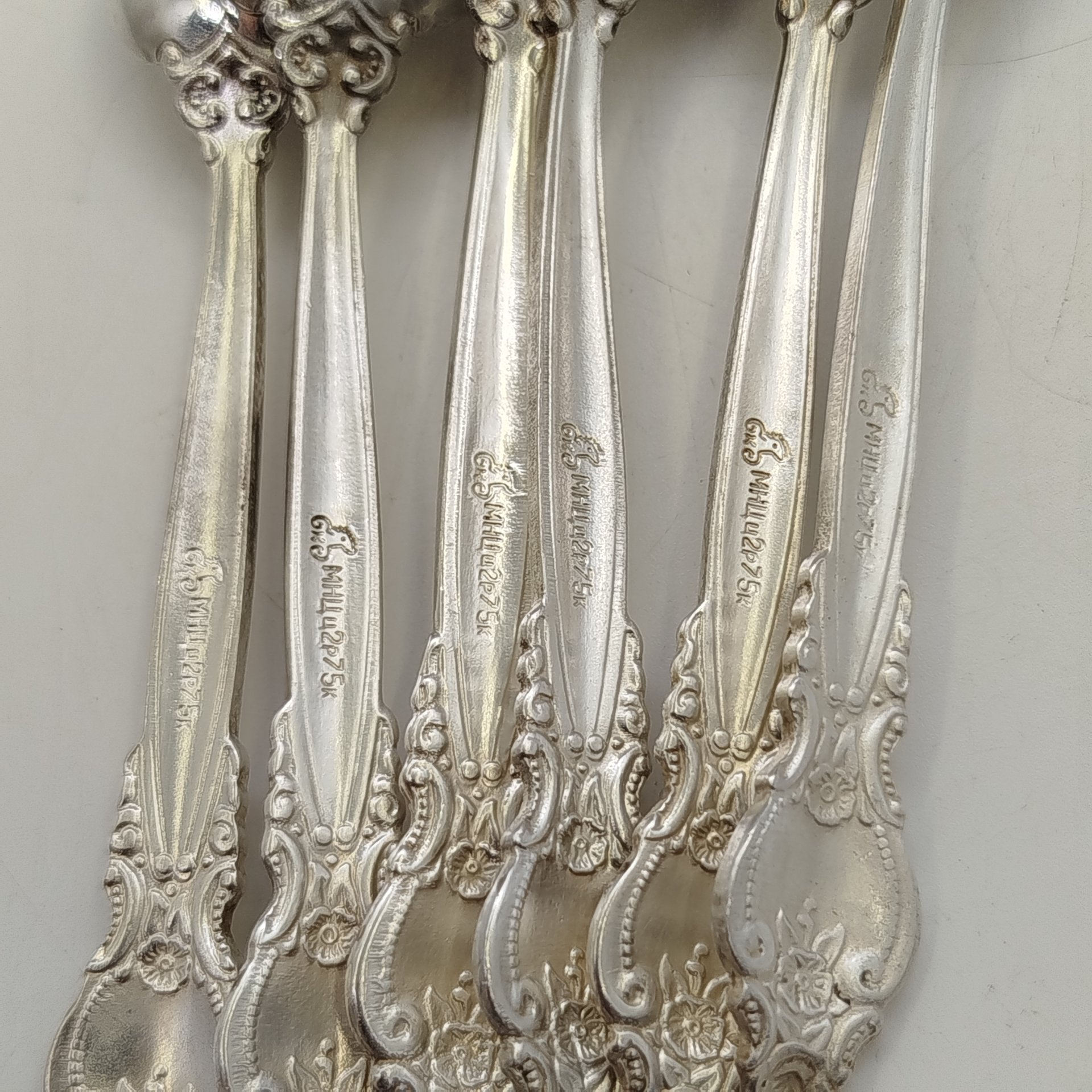 Набор из шести кофейных ложек с цветочным декором, мНЦ (медь-никель-цинк), Кольчугинский завод цветных металлов, СССР, 1960-1990 гг.