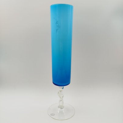Ваза-кубок голубого цвета на ножке, стекло, двухслойное, гутная техника, Италия, 1950-1970 гг.