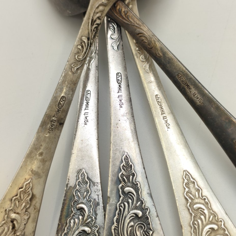 Набор из 5-ти столовых ложек, украшенных растительным декором, мНЦ (медь-никель-цинк), Киевский завод столовых приборов и посуды им. Дзержинского (ЗiД, ЗиД), СССР, 1960-1970 гг.