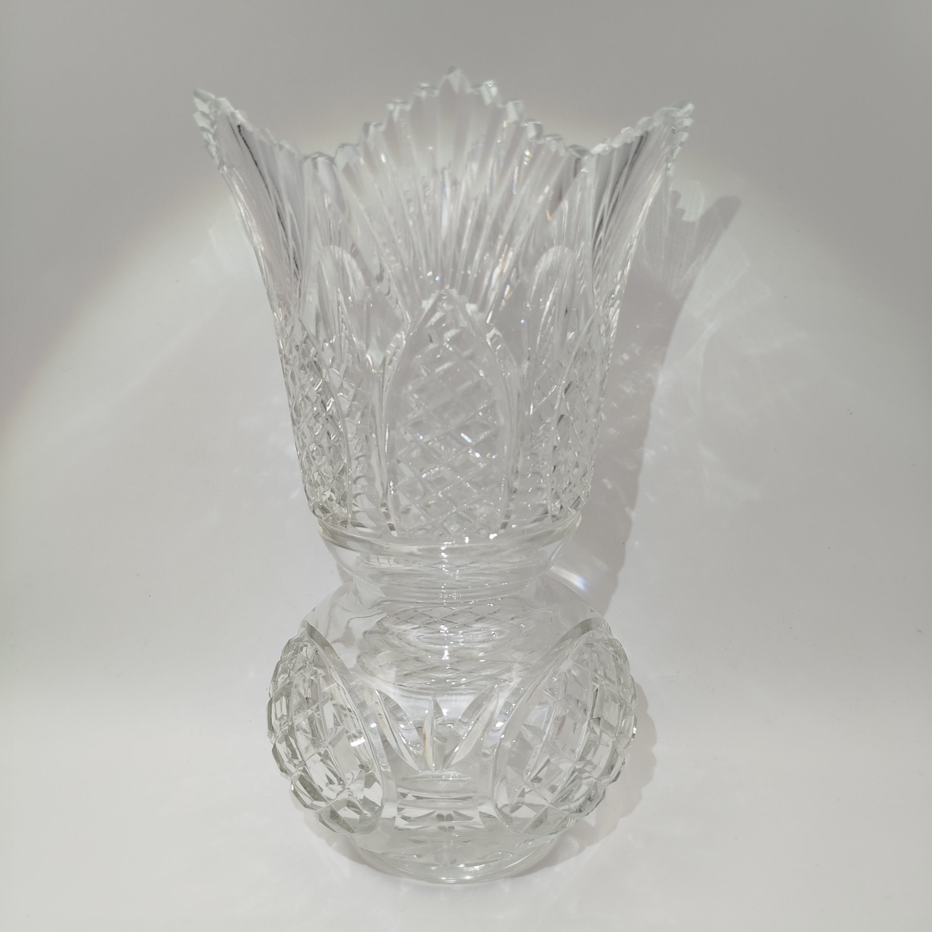 Ваза для цветов "Дачная", автор Мунтян Ю.А., хрусталь, алмазная грань, Ленинградский завод художественного стекла (ЛЗХС), СССР, 1950-1960 гг.