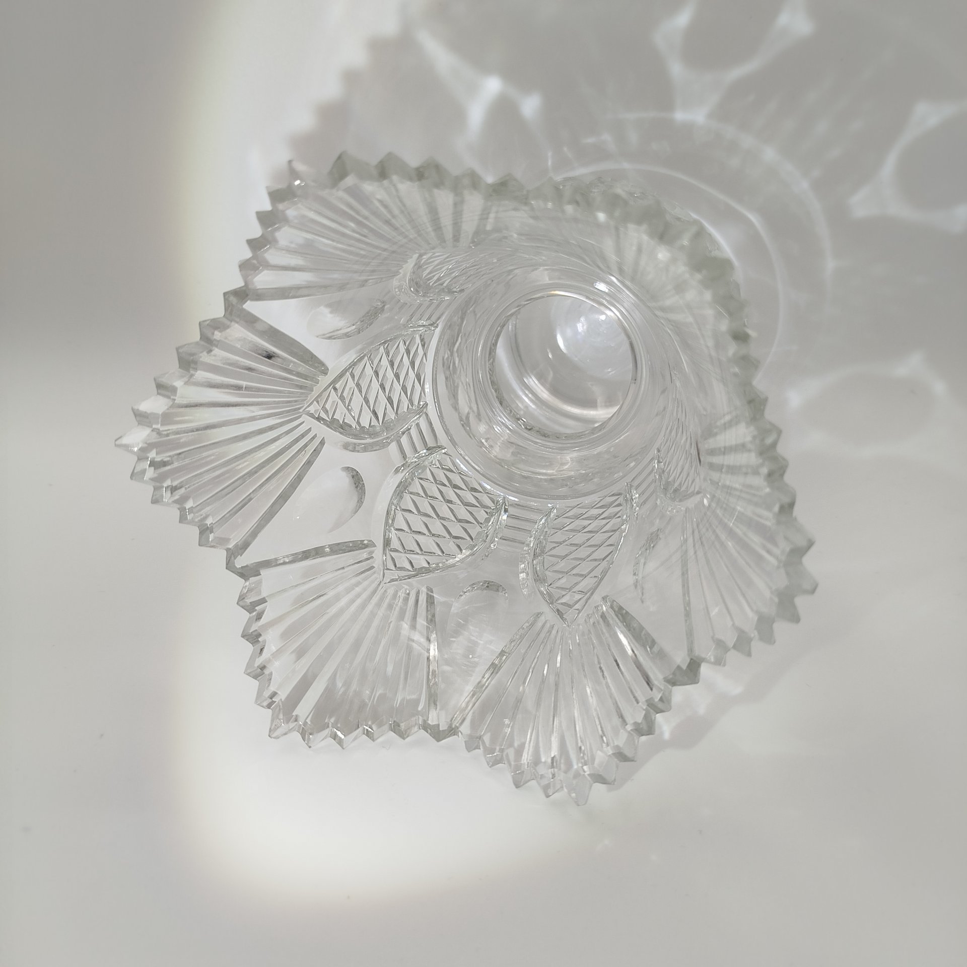 Ваза для цветов "Дачная", автор Мунтян Ю.А., хрусталь, алмазная грань, Ленинградский завод художественного стекла (ЛЗХС), СССР, 1950-1960 гг.