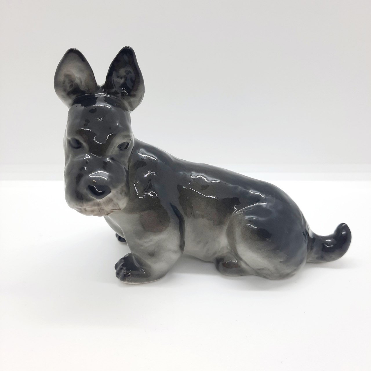 Статуэтка "Скотч-терьер", скульптор П.П. Веселов, Ленинградский фарфоровый завод (ЛФЗ)