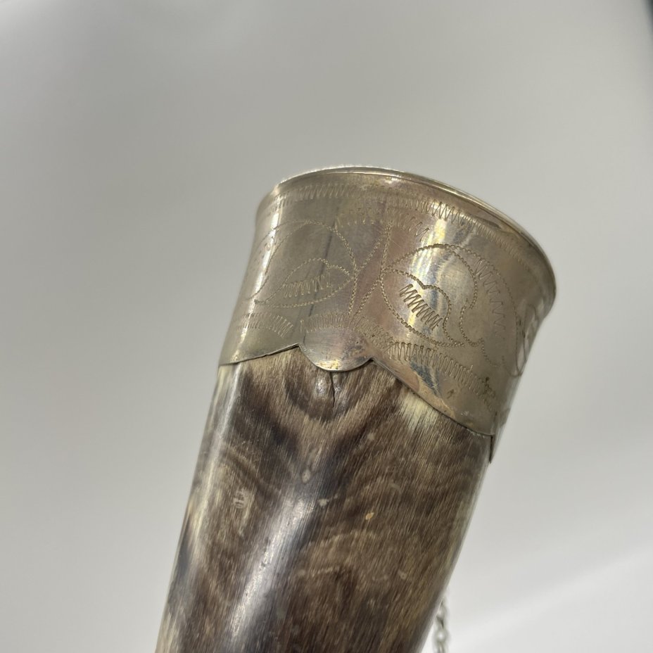 Рог изобилия (кубок для вина) с фигурным навершием