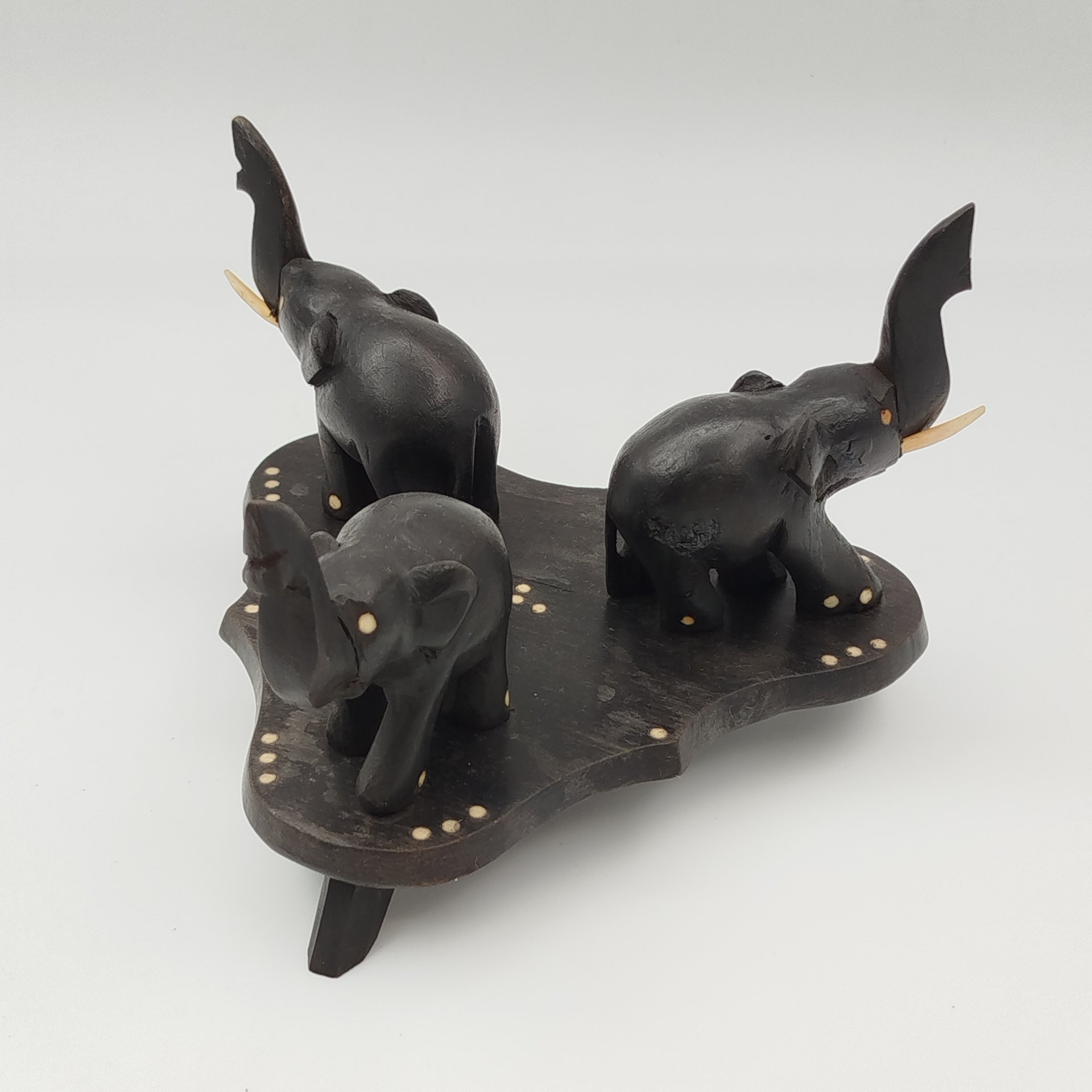 Статуэтка "Слоны", дерево, резьба, кость, Африка, 1980-2000 гг.