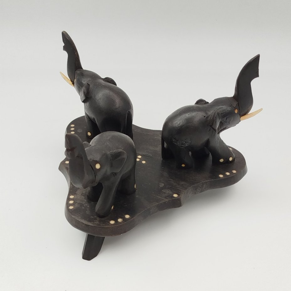 Статуэтка "Слоны", дерево, резьба, кость, Африка, 1980-2000 гг.