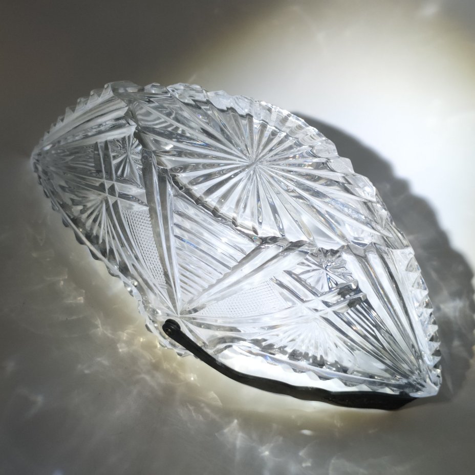 Конфетница в форме ладьи с ручкой