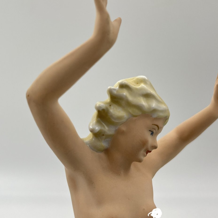 Статуэтка "Девушка в волнах", фарфор, роспись, VEB Porzellanfiguren Lippelsdorf (Липпельсдорф), ГДР, 1974-1990 гг.